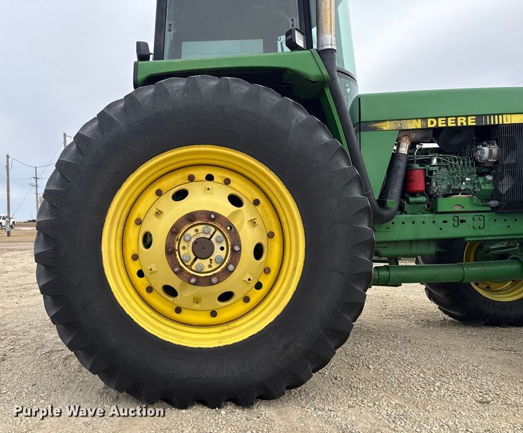 image for item EP2695 1994 John Deere 4960 MFWD tractor