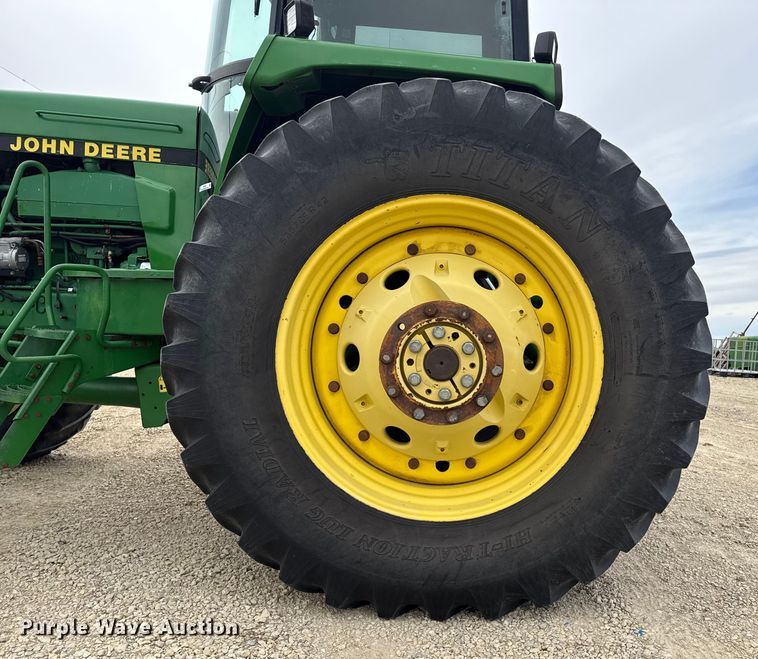 image for item EP2695 1994 John Deere 4960 MFWD tractor