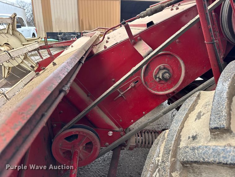 image for item ER0301 International Harvester 403C combine