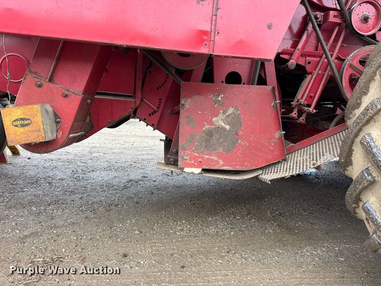 image for item ER0301 International Harvester 403C combine