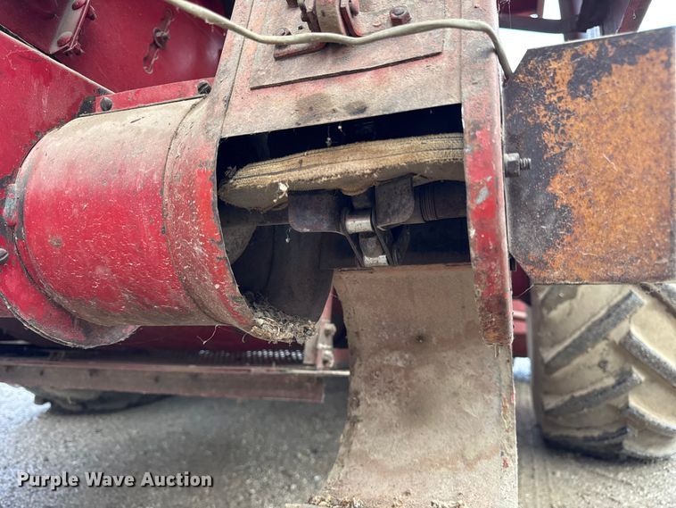 image for item ER0301 International Harvester 403C combine