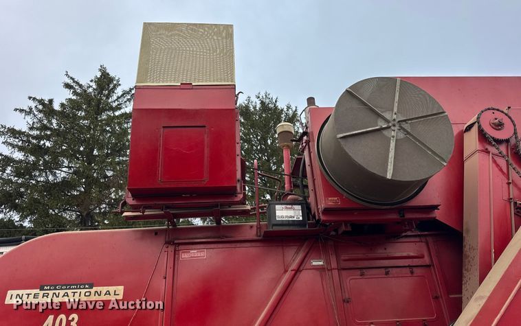 image for item ER0301 International Harvester 403C combine