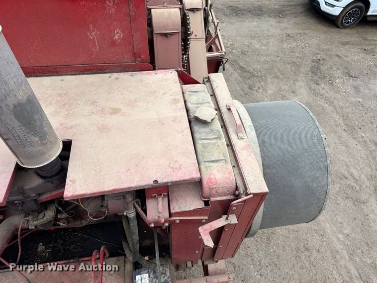 image for item ER0301 International Harvester 403C combine