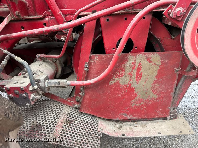 image for item ER0301 International Harvester 403C combine