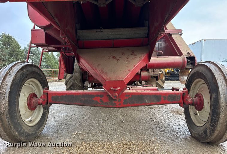 image for item ER0301 International Harvester 403C combine