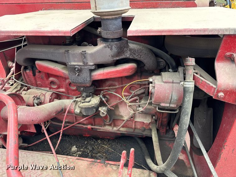 image for item ER0301 International Harvester 403C combine