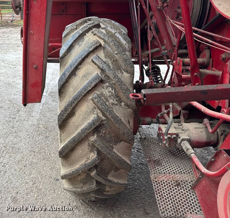 image for item ER0301 International Harvester 403C combine