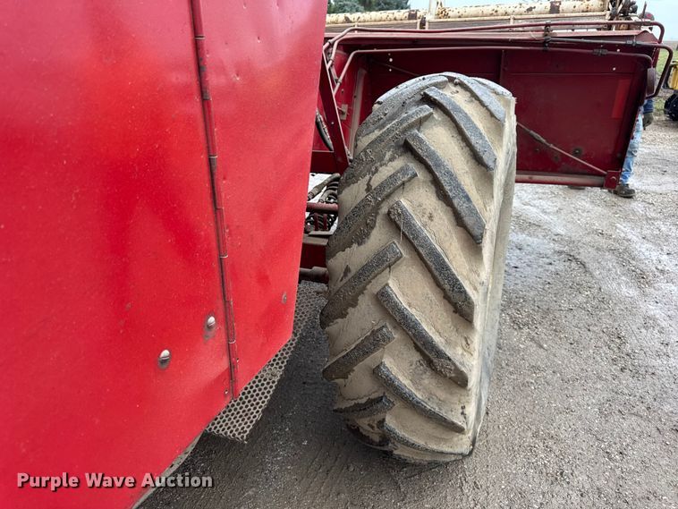 image for item ER0301 International Harvester 403C combine