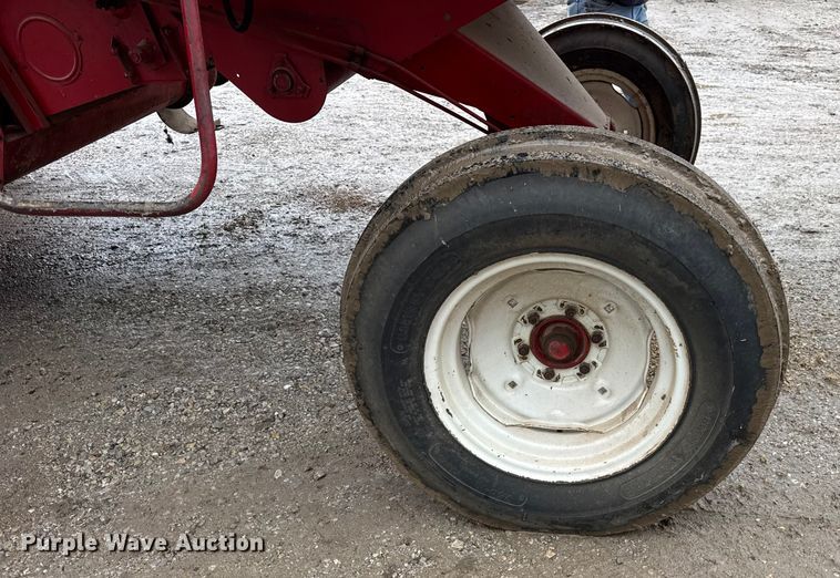 image for item ER0301 International Harvester 403C combine