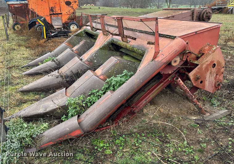 image for item ER0301 International Harvester 403C combine