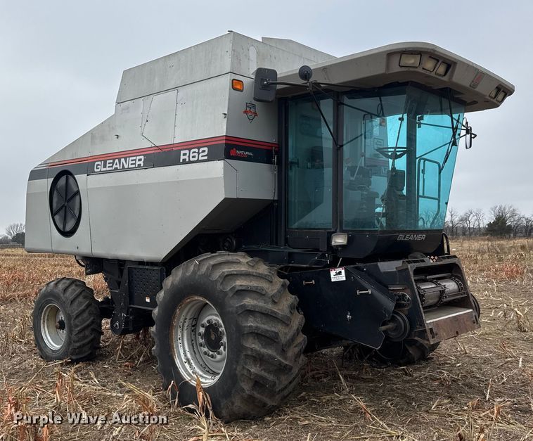 image for item ET4005 1998 Gleaner R62 combine