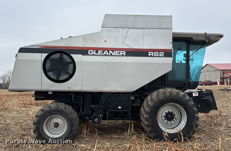 image for item ET4005 1998 Gleaner R62 combine