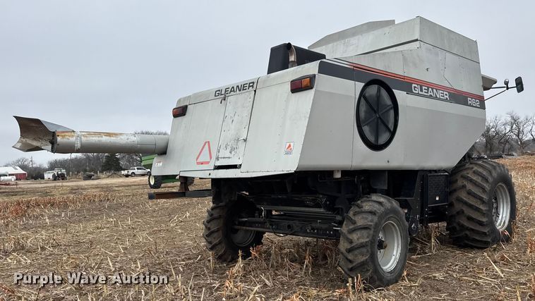image for item ET4005 1998 Gleaner R62 combine