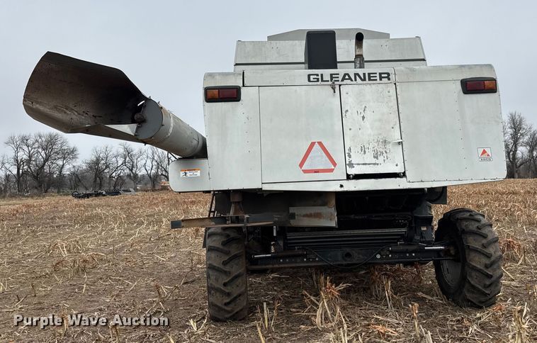 image for item ET4005 1998 Gleaner R62 combine