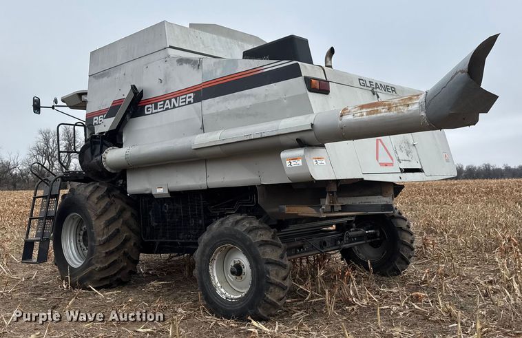 image for item ET4005 1998 Gleaner R62 combine