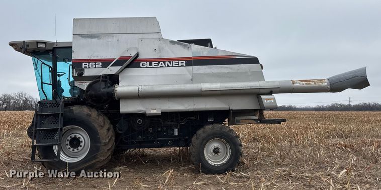 image for item ET4005 1998 Gleaner R62 combine