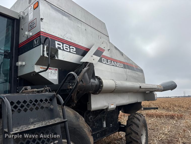 image for item ET4005 1998 Gleaner R62 combine