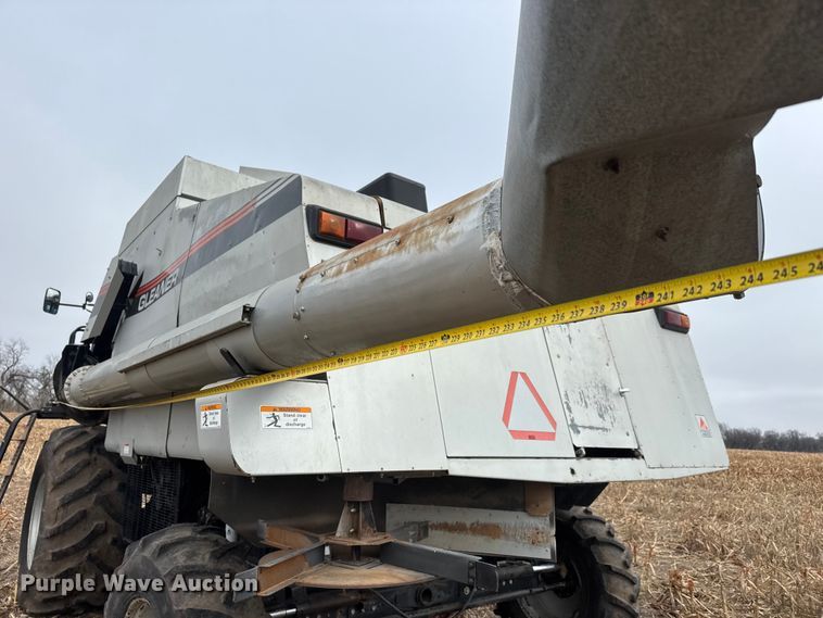 image for item ET4005 1998 Gleaner R62 combine