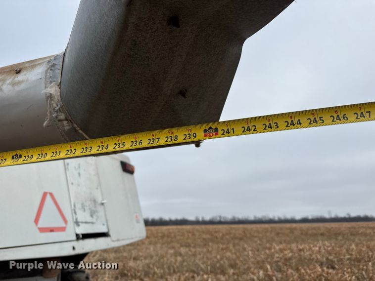 image for item ET4005 1998 Gleaner R62 combine