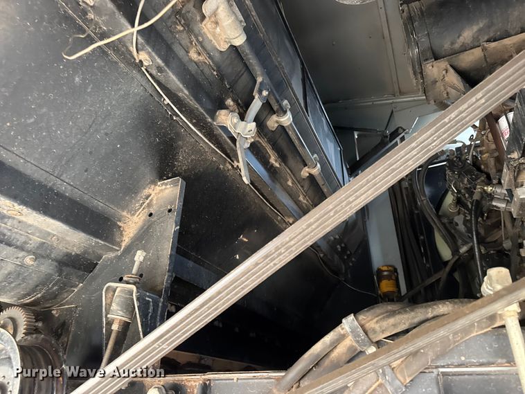 image for item ET4005 1998 Gleaner R62 combine