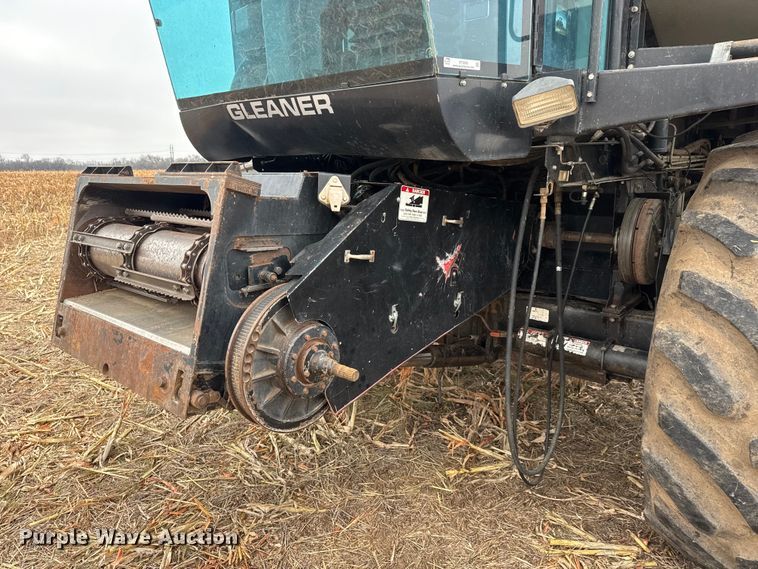 image for item ET4005 1998 Gleaner R62 combine