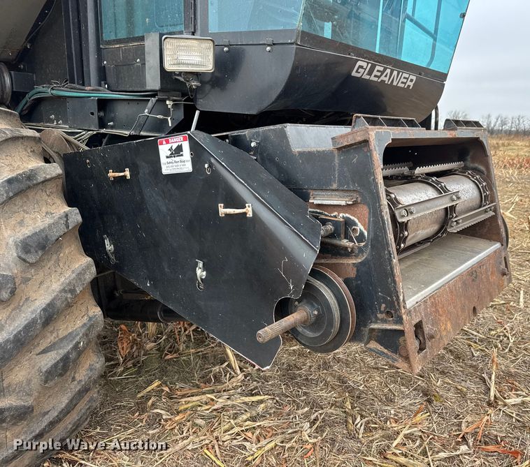 image for item ET4005 1998 Gleaner R62 combine