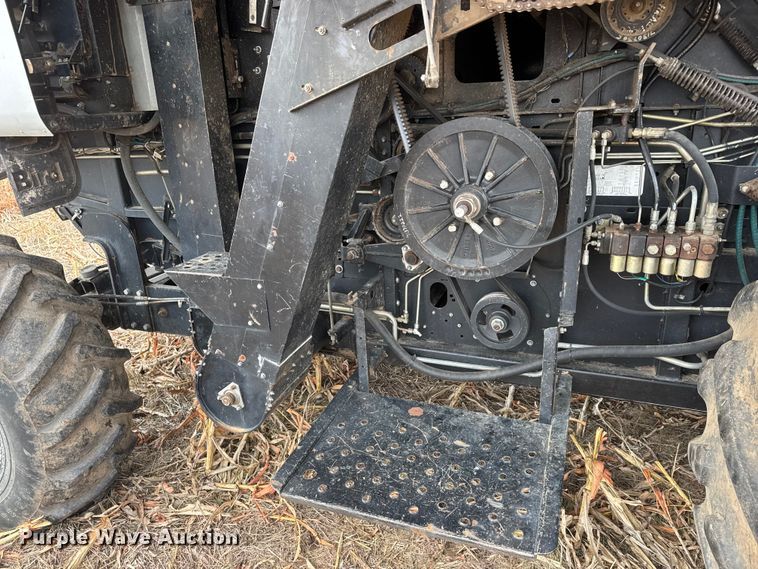 image for item ET4005 1998 Gleaner R62 combine