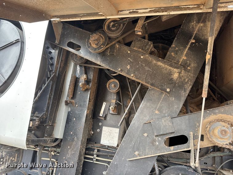 image for item ET4005 1998 Gleaner R62 combine