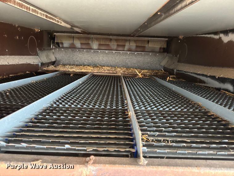 image for item ET4005 1998 Gleaner R62 combine