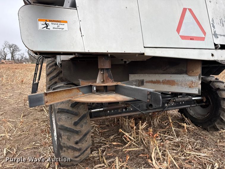 image for item ET4005 1998 Gleaner R62 combine