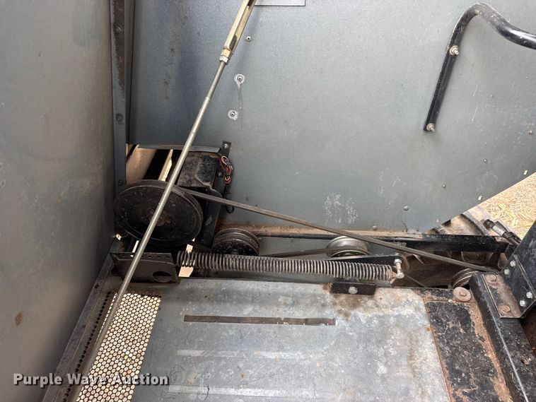 image for item ET4005 1998 Gleaner R62 combine