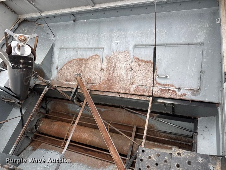 image for item ET4005 1998 Gleaner R62 combine