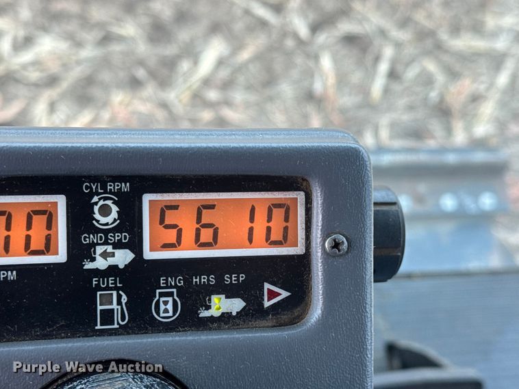 image for item ET4005 1998 Gleaner R62 combine