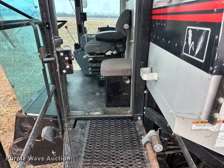 image for item ET4005 1998 Gleaner R62 combine