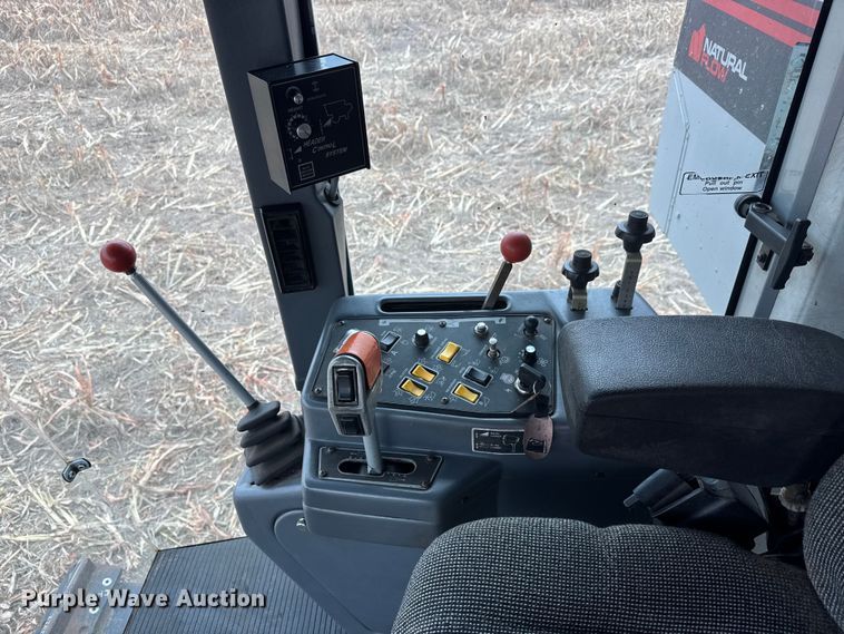 image for item ET4005 1998 Gleaner R62 combine