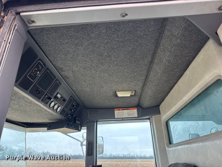 image for item ET4005 1998 Gleaner R62 combine