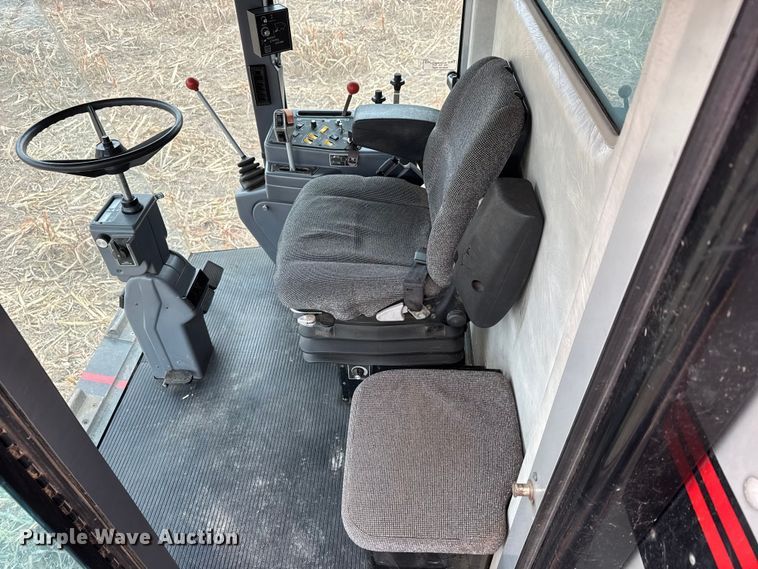 image for item ET4005 1998 Gleaner R62 combine