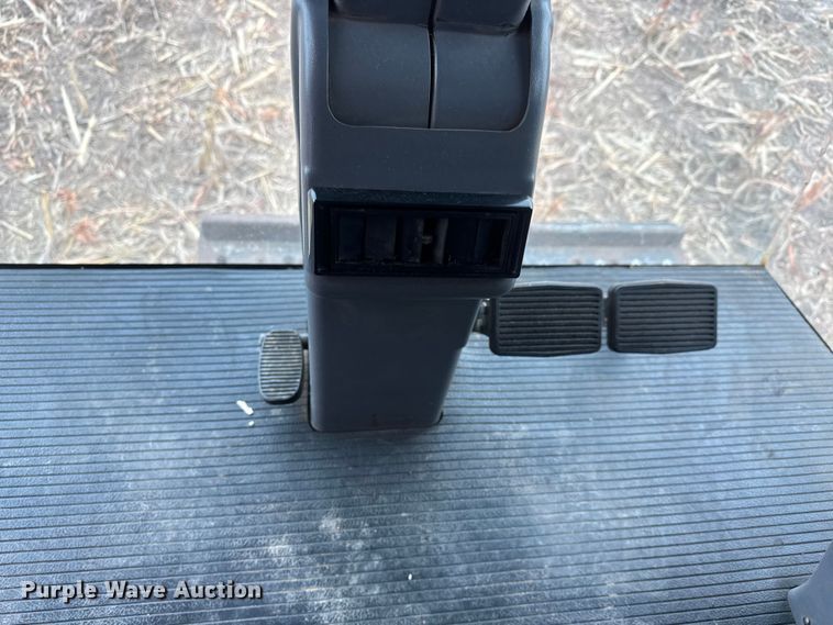 image for item ET4005 1998 Gleaner R62 combine