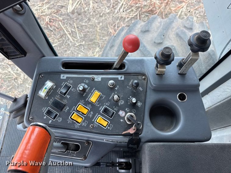 image for item ET4005 1998 Gleaner R62 combine