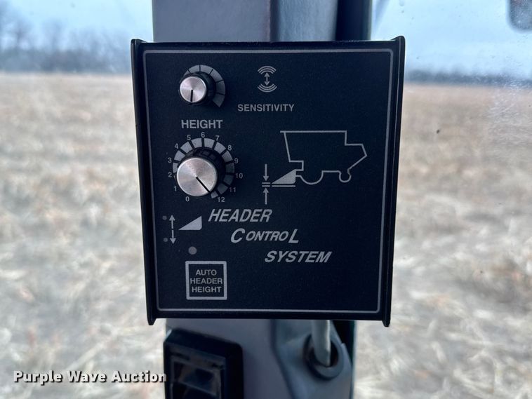 image for item ET4005 1998 Gleaner R62 combine