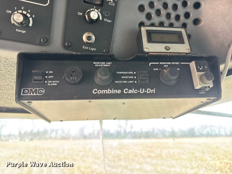 image for item ET4005 1998 Gleaner R62 combine