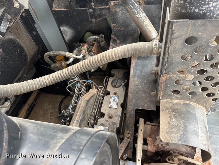 image for item ET4005 1998 Gleaner R62 combine