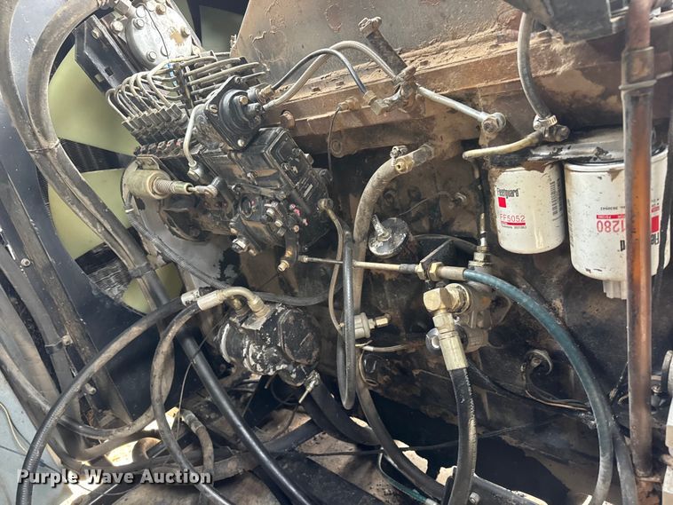 image for item ET4005 1998 Gleaner R62 combine