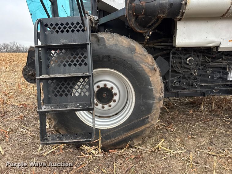 image for item ET4005 1998 Gleaner R62 combine