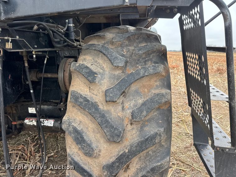 image for item ET4005 1998 Gleaner R62 combine