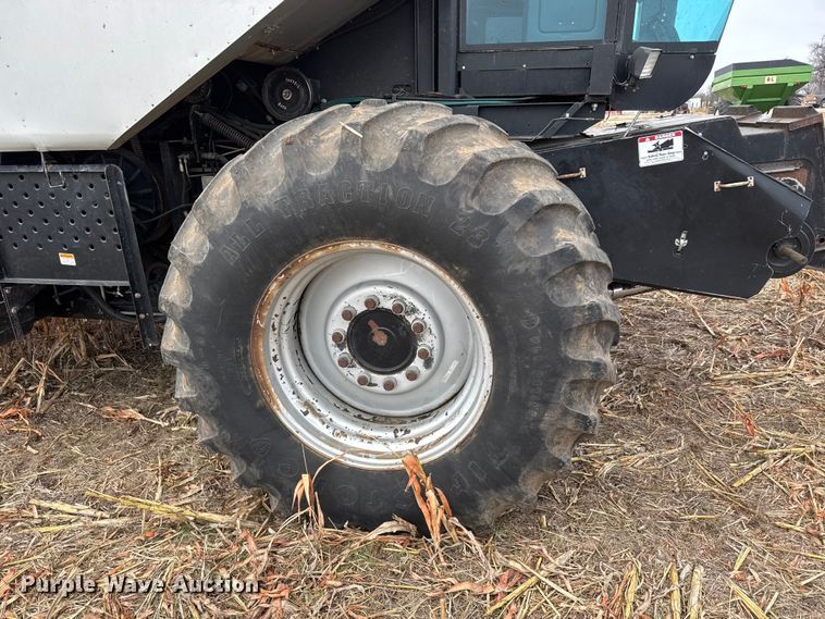 image for item ET4005 1998 Gleaner R62 combine