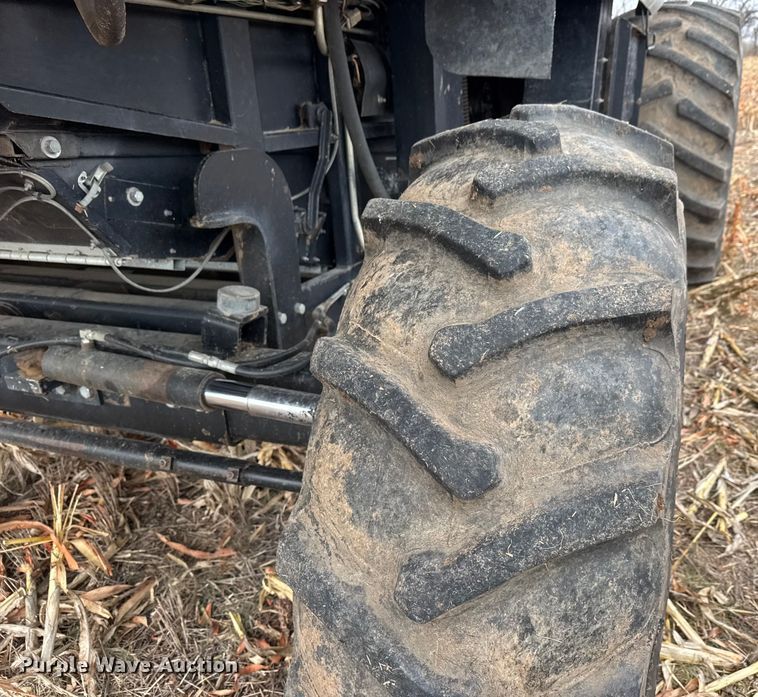 image for item ET4005 1998 Gleaner R62 combine