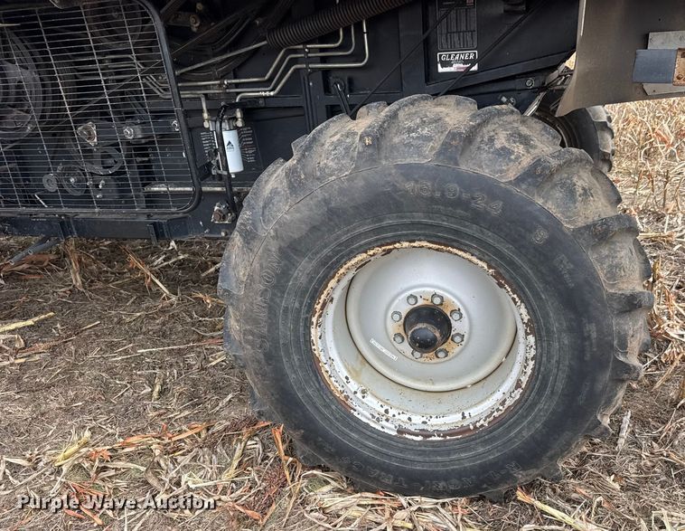 image for item ET4005 1998 Gleaner R62 combine