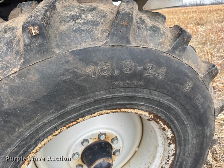 image for item ET4005 1998 Gleaner R62 combine