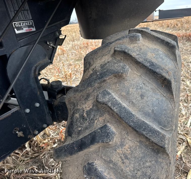 image for item ET4005 1998 Gleaner R62 combine